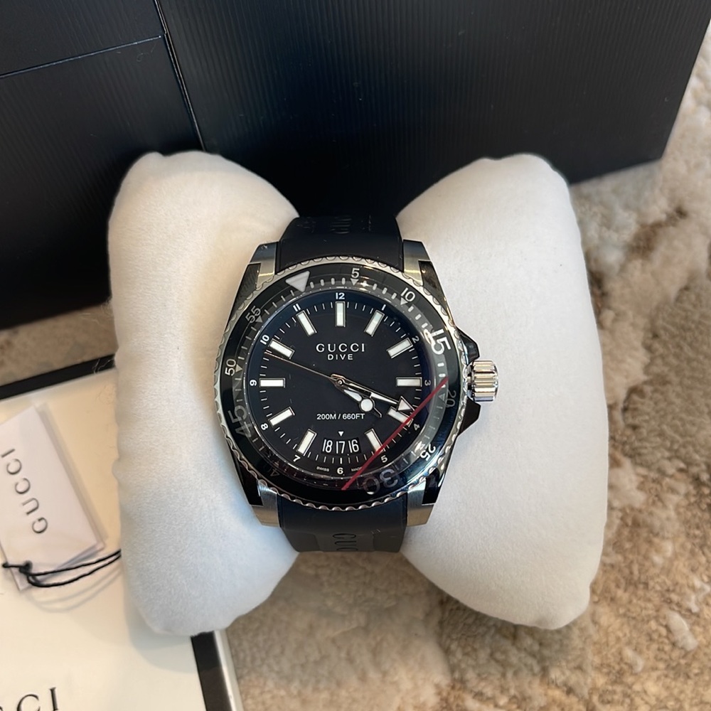 NWT GUCCI DIVE XL 45MM QUARTZ WATCH